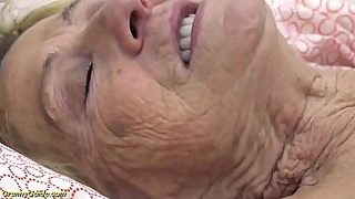 granny upskirt video