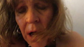 curvy girl ride old man cock on webcam